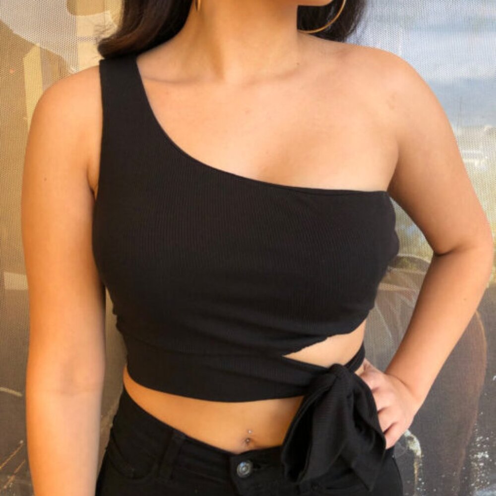Illa Illa One-Shoulder Crop Top with Adjustable Band L
